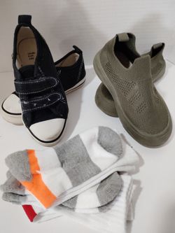 Tennis shoes size10 ,3 new pairs of sack .