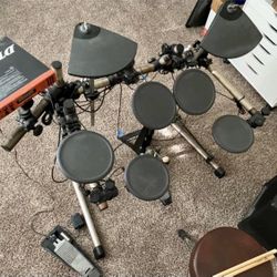 Yamaha Electric Drum Set DTXPRESS w Bass Amp Push See More for All Details