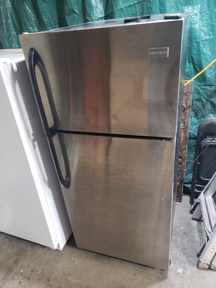 Frigidaire Refrigerator 66"×30"×28 1/2"