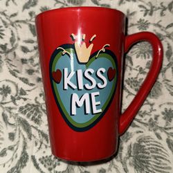 “kiss me” mug