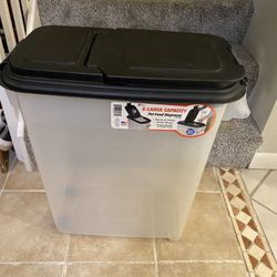 Pet Food Storage  Holds Up To 60lbs 
