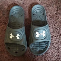 Under Armor Boys Youth Slides Size 6
