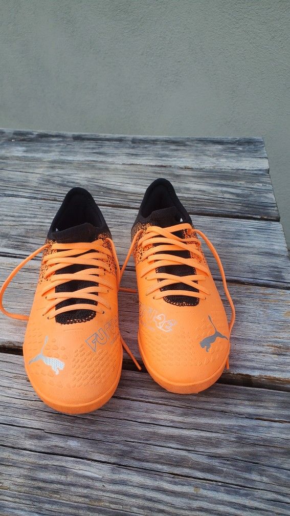 Boys Soccer Indoor Cleats Size 5.5