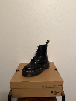 DR MARTENS Boots