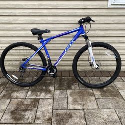 GT Karakoram Large frame. 29” rims. 27 speed. Hydraulic disc brakes. Very good condition. Small rip in seat. 