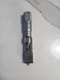 Starrett 5420 CANCO seam gauge designed for metalworking and precision https://offerup.com/redirect/?o=aW5zcGVjdGlvbi5JdA== is specifically used to me