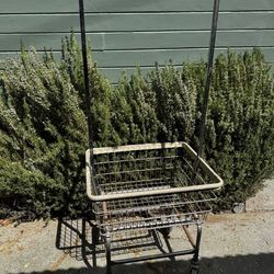 Professional laundry basket