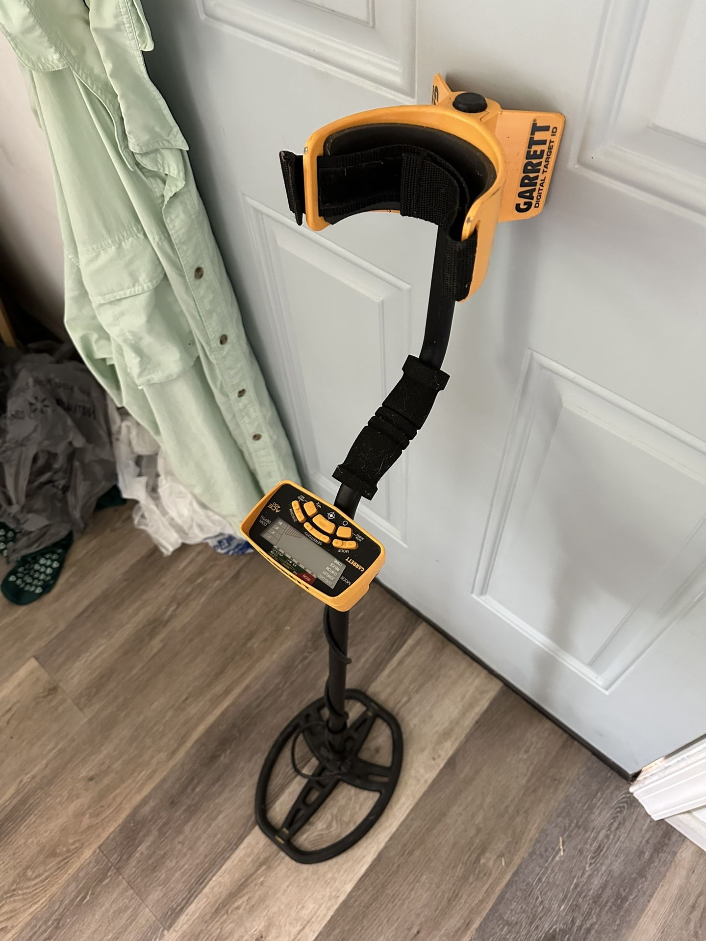 Metal Detectors/ Metal Baseball Cleats