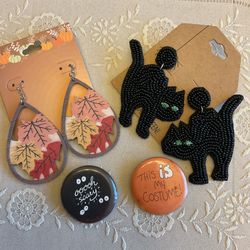 Halloween 2 earrings & 2 buttons - Leaf & Black Cat