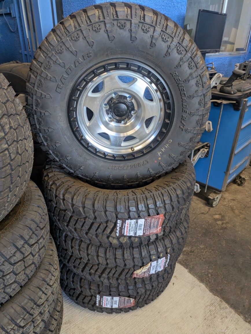 Black Rhino 17x8.5 6/139 With 295/70/17