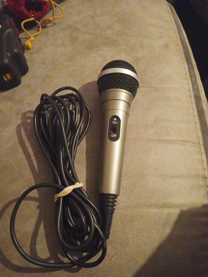 High Grade Professional, Microphone