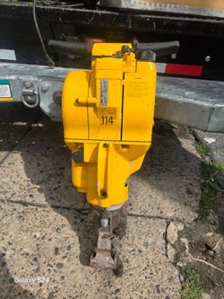 Gas powered jackhammer