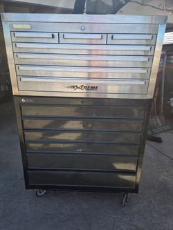 Tool boxes 13 drawers top one 2 keys bottom one no keys or the bottom  box $230 only.
