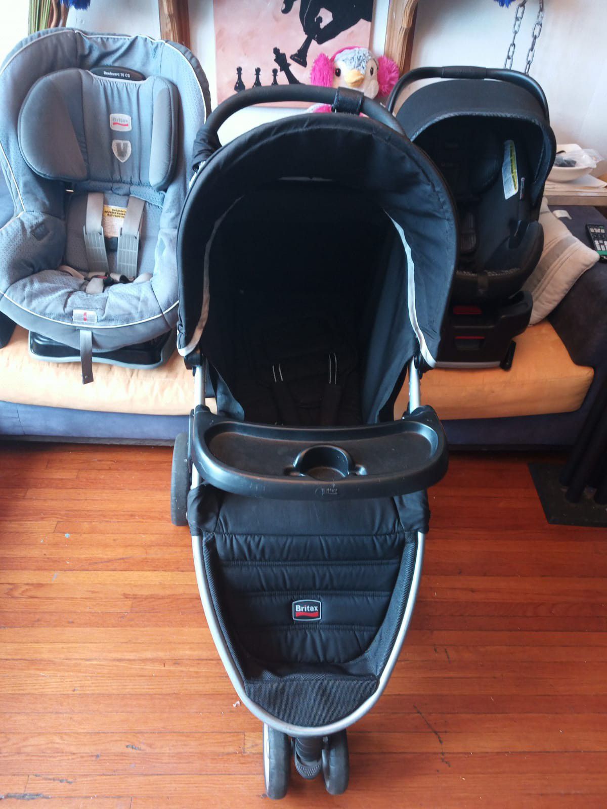 Britax complete set. Stroller, car seat for baby, and car seat for kids. In excellent conditions.