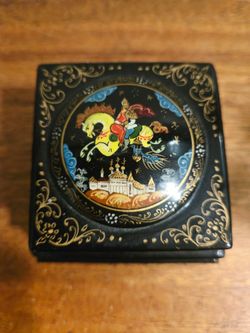 PENDING SALE Vintage Lacquered Russian Double Compartment Trinket Box BEAUTIFUL
