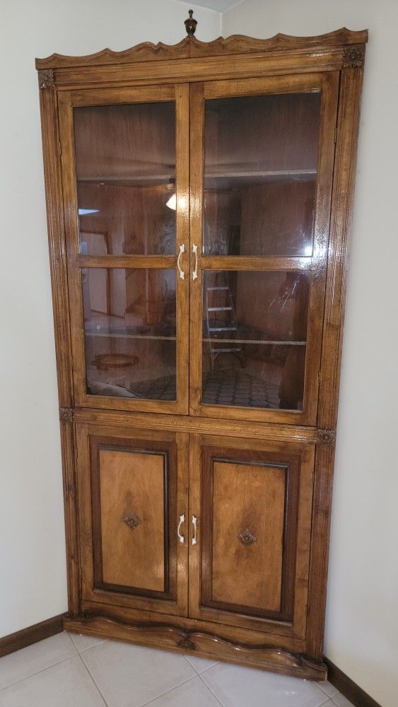 Wooden Corner Display Cabinets