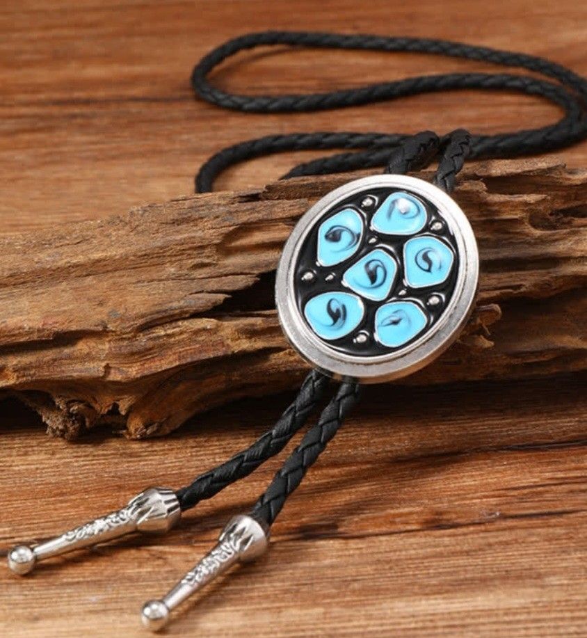 Beautiful Turquoise Color Western Bolo Tie SHIPPING AVAILABLE