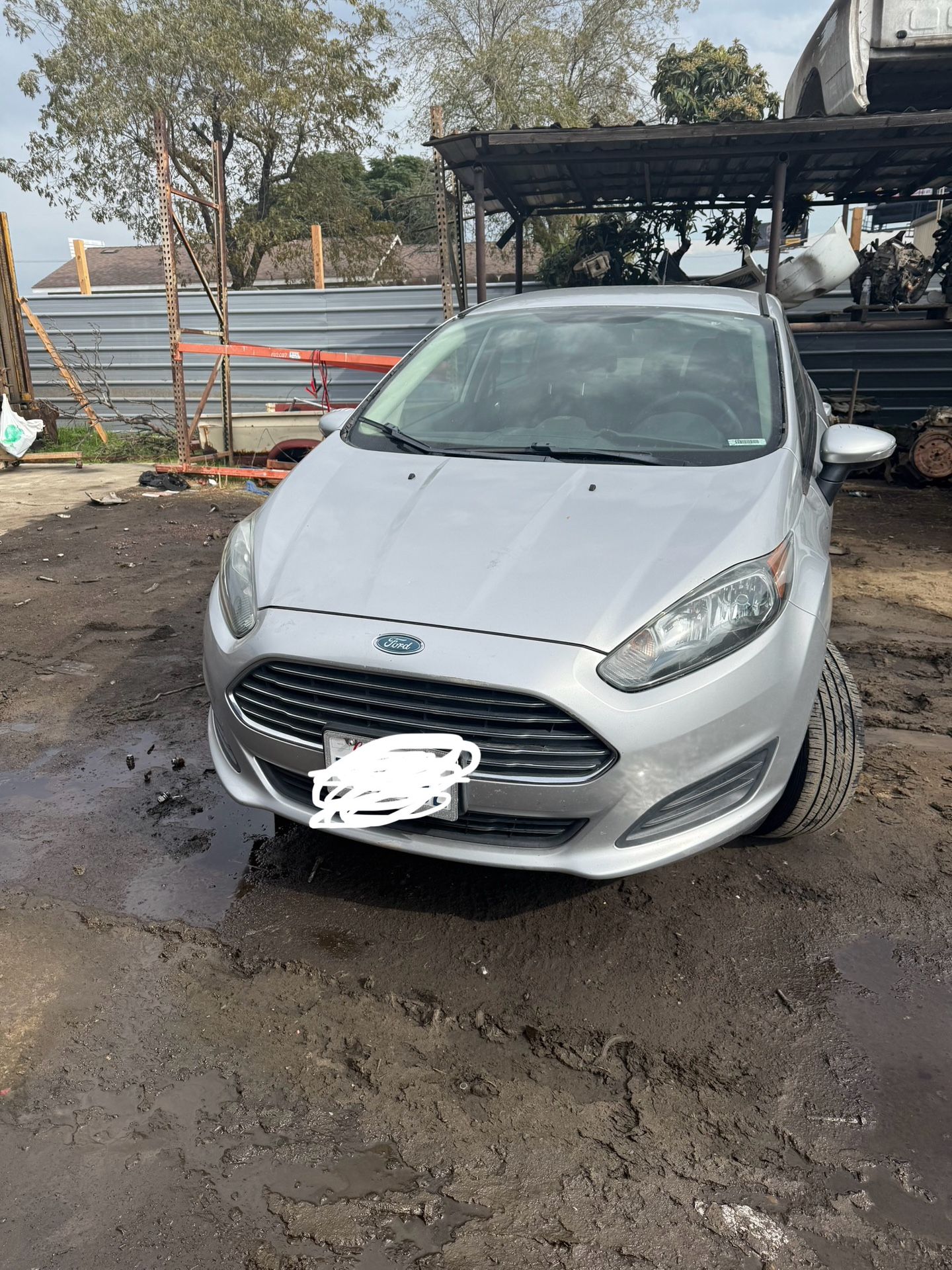 2014 Ford Fiesta 1.6 L For parts Only !!