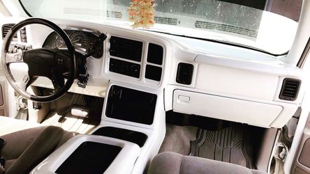 Looking for a extended cab bed. For a Chevy Silverado truck (contact info removed). Prefer white color. Stepside or regular. HMU $$