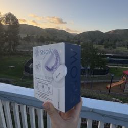 Snow Teeth Whitening Kit - Snow Teeth Whitening Serum and LED Mouthpiece Whitener