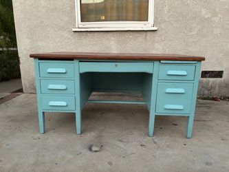 Delivery Available / Vintage Oak desk