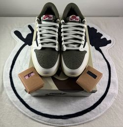 Travis Scott air Jordan 1 medium olives size 8.5 10.5