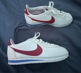 Nike Cortez Sz 6 Women’s..Practically New.! 50$ FIRM.!!