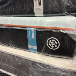 🔥Tempur Luxe Breeze Firm King $1900🔥