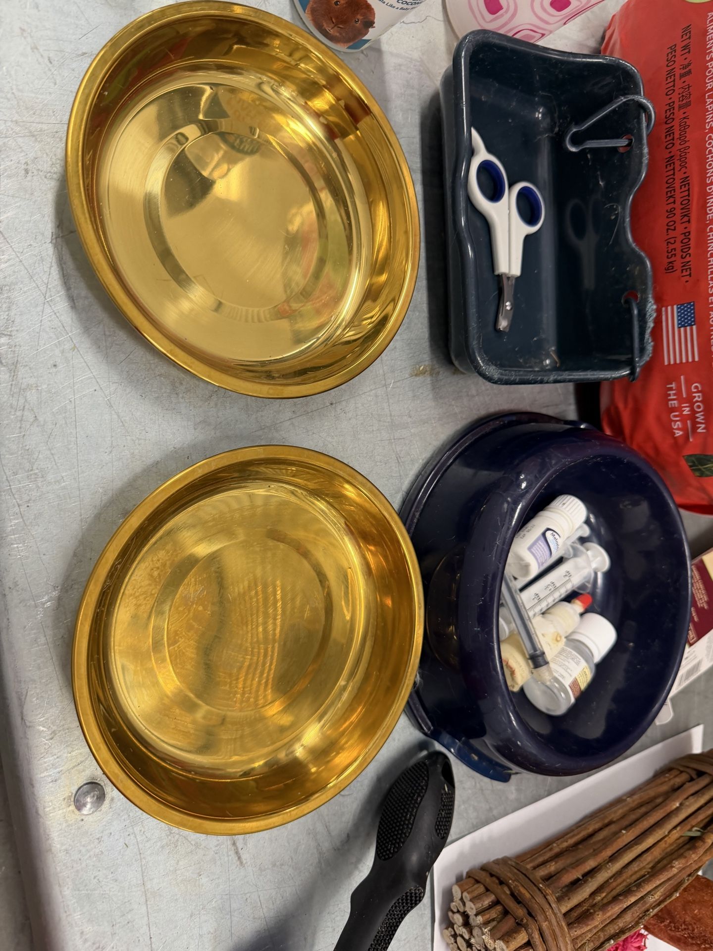 Feed bowls for pets