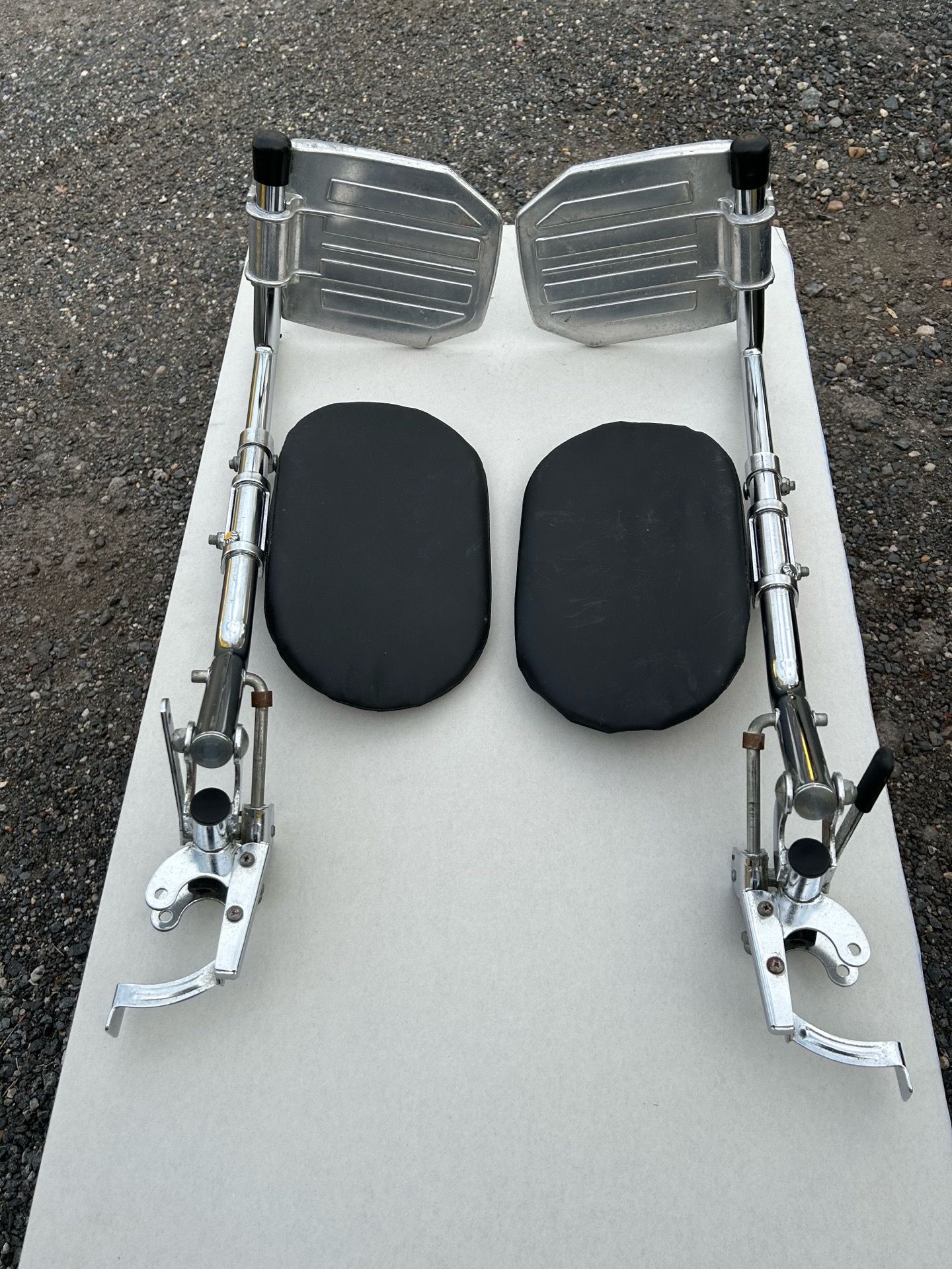 Wheelchair leg rests