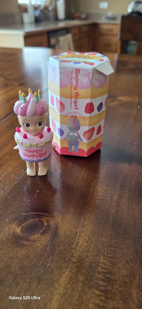 Sonny Angel Raspberry Cake