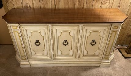 Drexel Heritage Vintage High-End Mid-Century French Provincial Server/Buffet/Sideboard from the Francesca Collection 