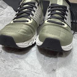 On cloudswift 3 leaf frost size 10