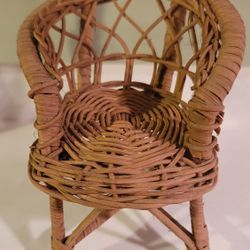 VINTAGE WICKER 5"H CHAIR FOR DOLLS OR DECORATION
