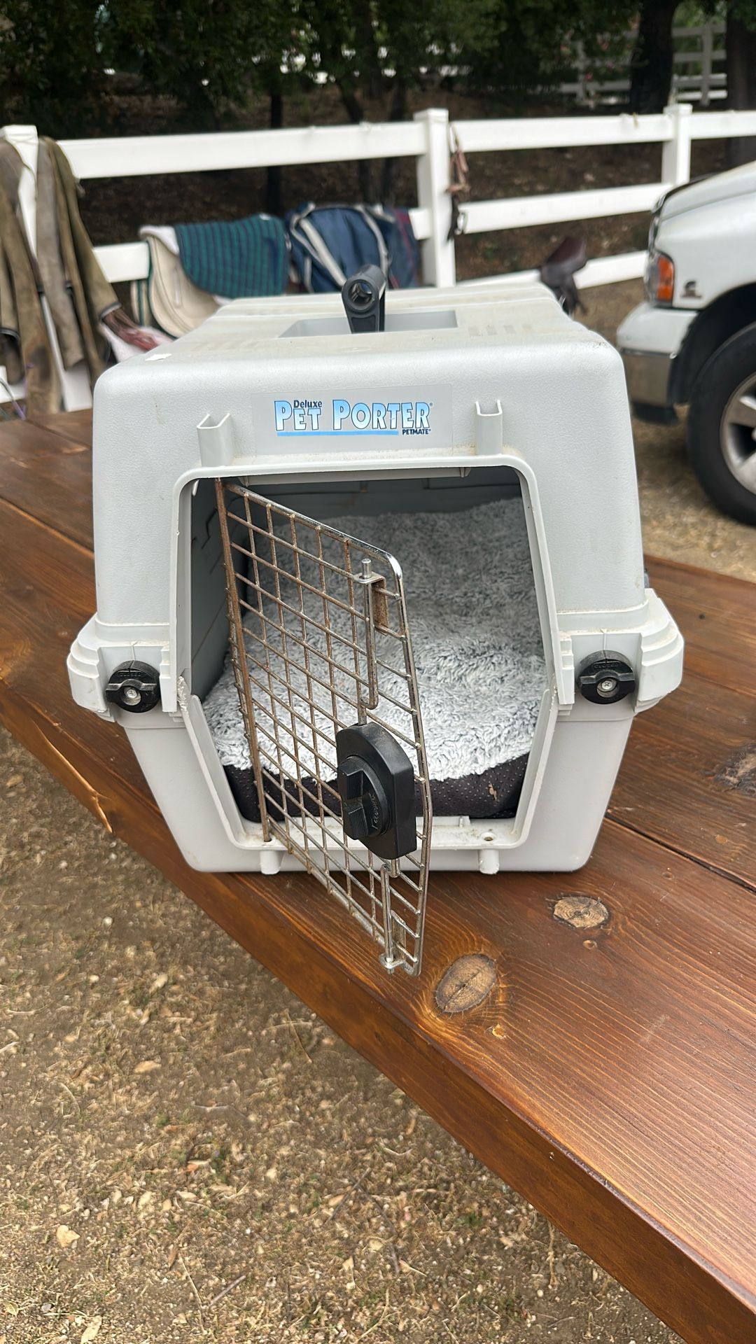 Small dog or cat carrier