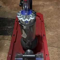 Like New Dyson Vacuums 200 Work Great, Clean, Filters Good 