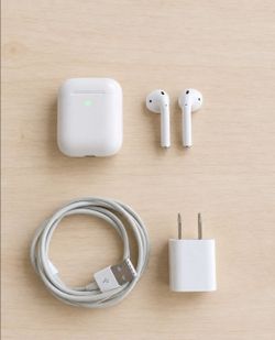 Apple AirPods 2nd Gen with Wireless Charging Case
