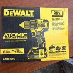 Dewalt New Kit Drill Driver Battery And Charger 