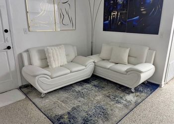 Brand New Sofa and Loveseat / Sofa y Loveseat Nuevos