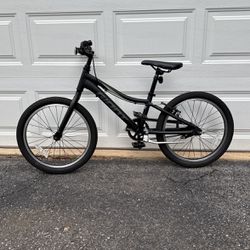 2022 Jr. Coaster Youth Giant XTC BMX Black On Black. Adjustable Seat to the Rider 4.5 To 5.4. Front and Rear Brakes The Bike In Mint Condition. 
