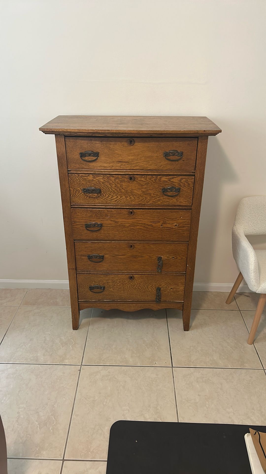 Dresser 