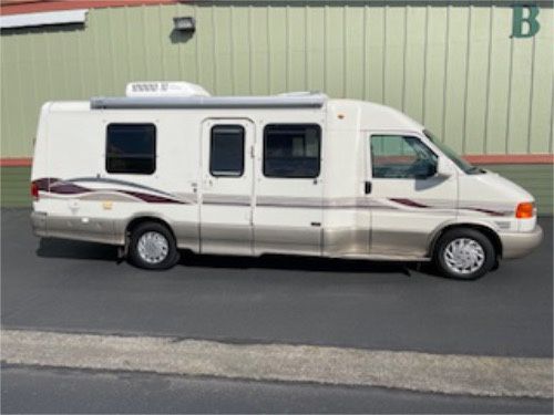 2001 Winnebago Rialta
