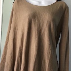 🍀NEW Gorgeous Medium Rare Design Cap/Sweater $28 🎈🎈