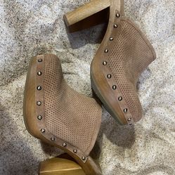 UGG Clogs Women’s 9 $40