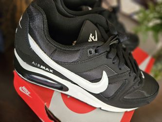 Women NIKE AIRMAX SIZE 9