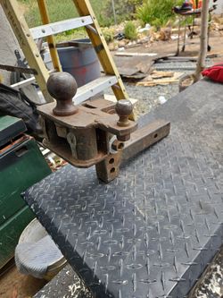 Heavy duty trailer hitch