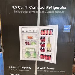 Mini fridge Magic Chef