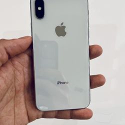 iPhone X 64 GB - Silver Unlocked To Any Carrier