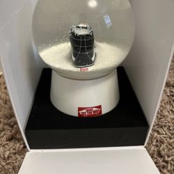 Vans Off The Wall Snowglobe