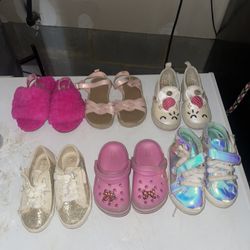 Size 7 UGG SLIPPERS Sz 8